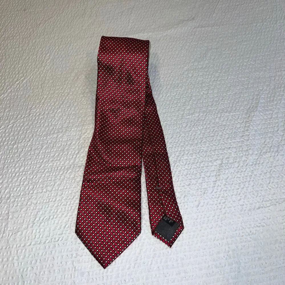 Ermenegildo Zegna red 100% silk tie with geometric pattern